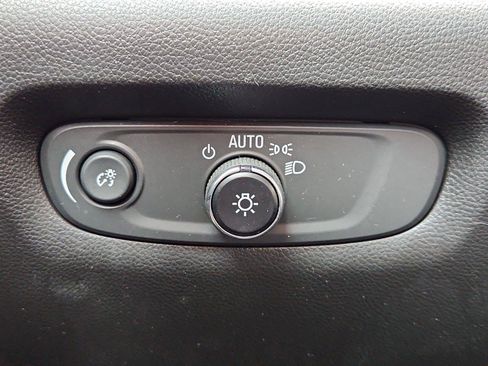 Certified 2022 Chevrolet Traverse Premier w/ Redline Edition AWD/4WD image 18