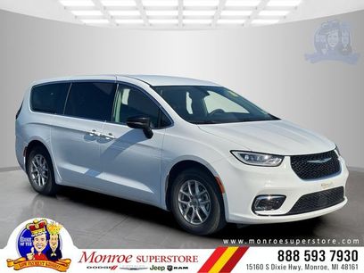 Certified 2024 Chrysler Pacifica Touring-L