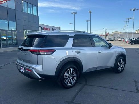 Used 2025 Nissan Pathfinder SL AWD/4WD image 11