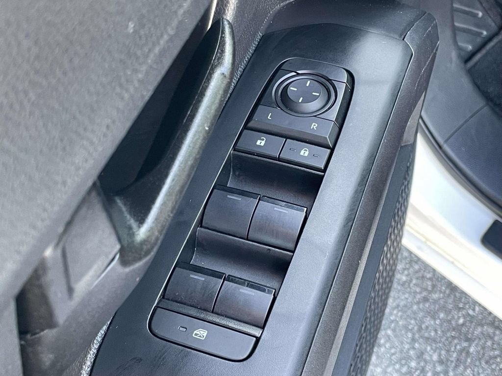 Used 2026 Toyota Tacoma SR5 AWD/4WD image 6