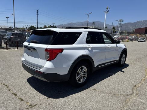 Used 2023 Ford Explorer XLT w/ Equipment Group 202A RWD image 4