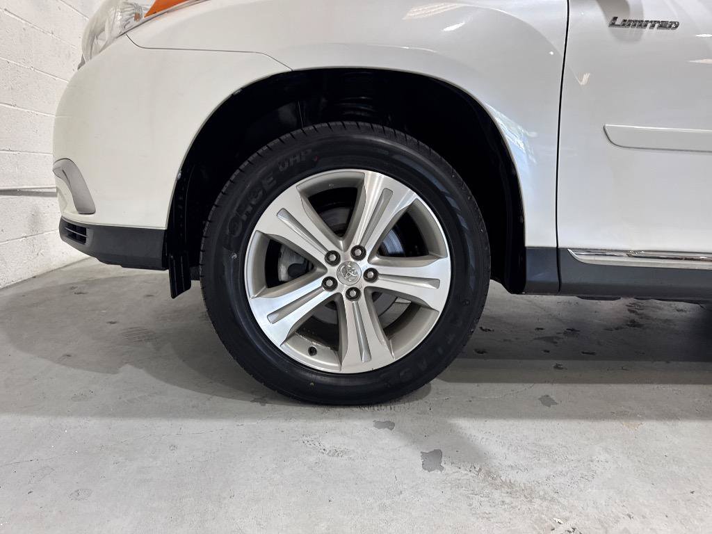 Used 2013 Toyota Highlander Limited AWD/4WD image 71