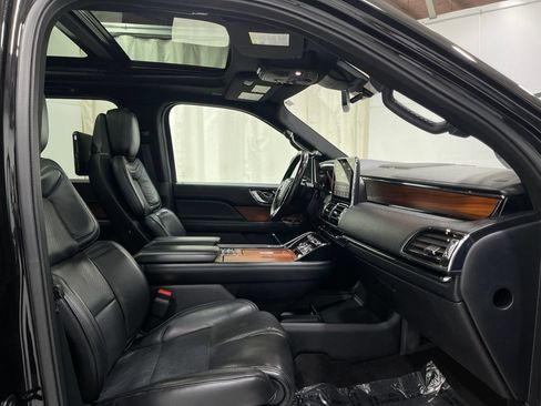Used 2019 Lincoln Navigator Reserve AWD/4WD image 34