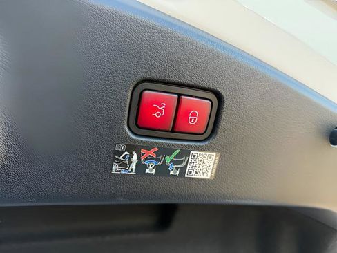 Used 2024 Mercedes-Benz CLE 300 4MATIC Coupe image 10