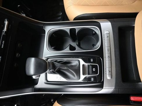 Used 2024 Kia Carnival LX FWD image 19