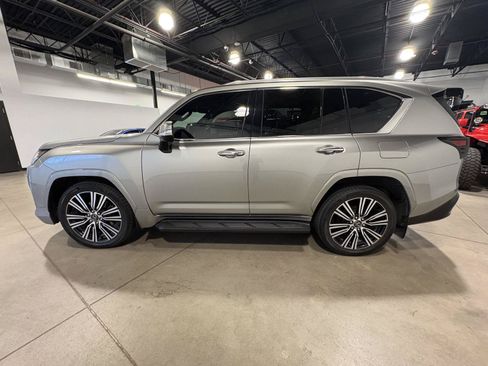 Used 2024 Lexus LX 600 4WD w/ Luxury Package image 6