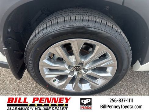 Used 2021 Toyota Highlander Limited image 13