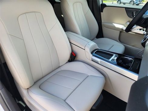 Certified 2025 Mercedes-Benz GLB 250 4MATIC image 16