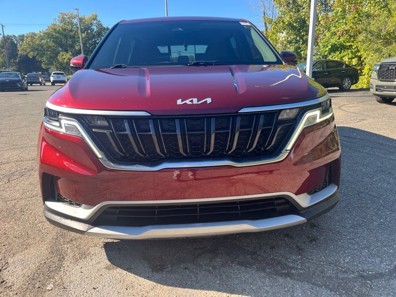 Used 2023 Kia Carnival LX FWD image 2