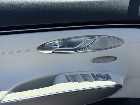 Used 2023 Genesis Electrified GV70 AWD/4WD image 17