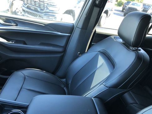 New 2025 Jeep Grand Cherokee Limited w/ Black Appearance Package image 32