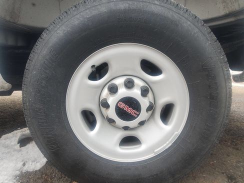 Used 2025 GMC Savana 2500 w/ Driver Convenience Package image 24