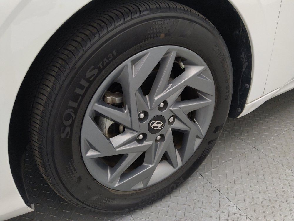 Used 2024 Hyundai Elantra SEL FWD image 31