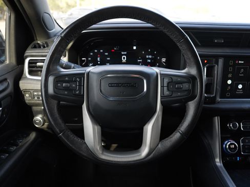 Used 2022 GMC Yukon XL Denali image 10