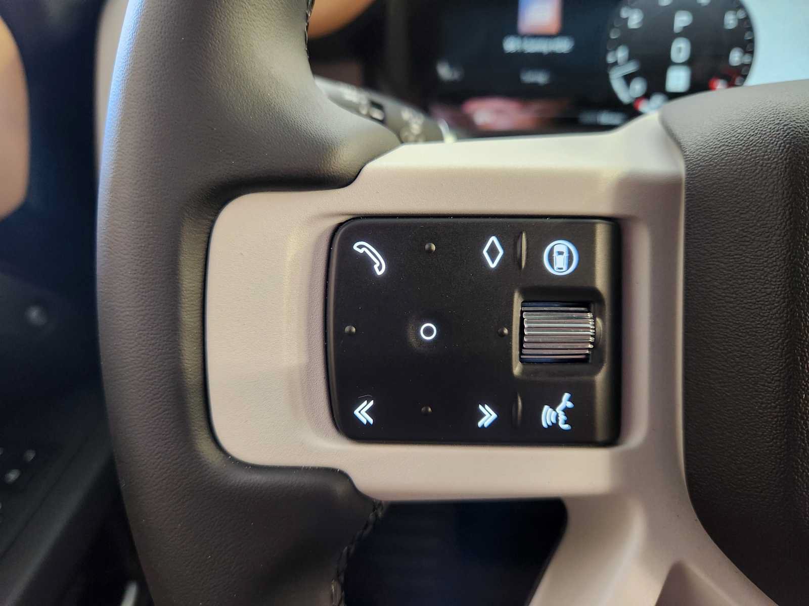 New 2026 Land Rover Defender 110 X-Dynamic SE AWD/4WD image 27