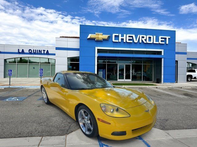 Used 2005 Chevrolet Corvette Coupe w/ Preferred Equipment Group RWD image 2