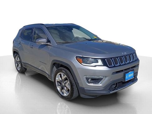 Used 2018 Jeep Compass Limited w/ Navigation Group FWD image 3