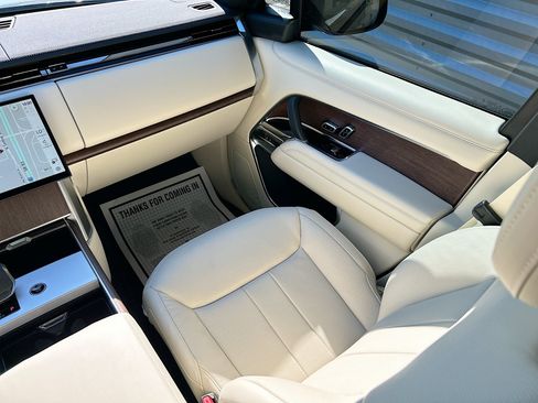 Used 2025 Land Rover Range Rover SE AWD/4WD image 18