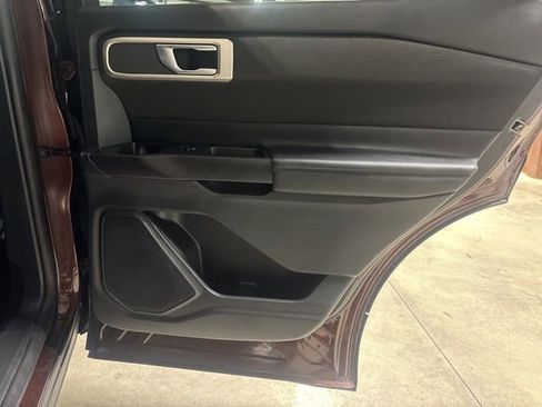 Used 2020 Ford Explorer XLT image 8