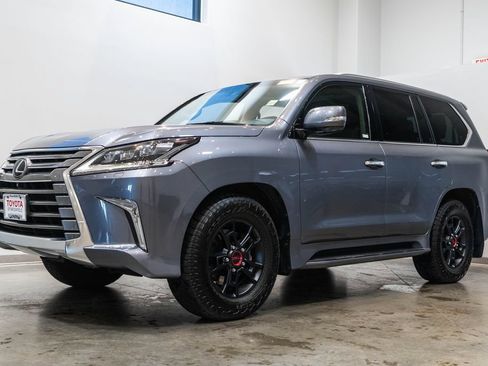 Used 2017 Lexus LX 570 4WD w/ Luxury Package image 3