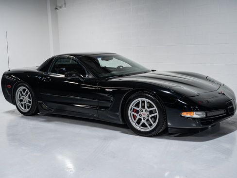 Used 2002 Chevrolet Corvette Z06 w/ Memory Pkg image 1