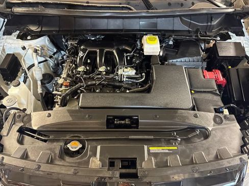 Certified 2025 Nissan Pathfinder Platinum w/ Cargo Package FWD image 22
