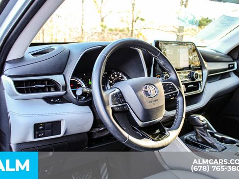 Used 2021 Toyota Highlander XLE image 25