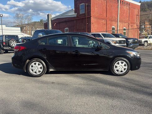 Used 2017 Kia Forte LX image 17
