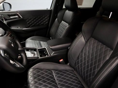 Used 2024 Mitsubishi Outlander SEL image 25