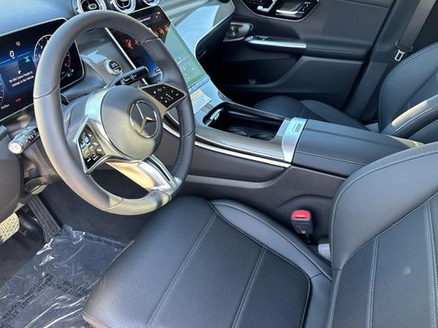 New 2025 Mercedes-Benz GLC 300 image 4