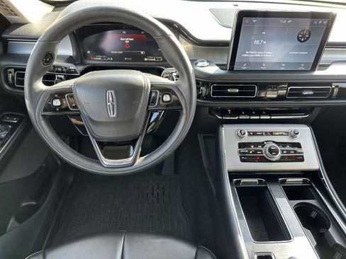 Used 2024 Lincoln Aviator AWD w/ Premium Package image 8