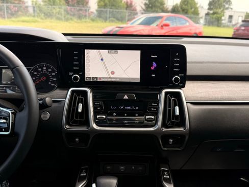 Used 2023 Kia Sorento EX w/ Panoramic Sunroof Package image 34