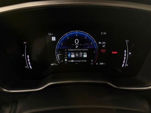 Used 2025 Toyota Corolla Cross XLE w/ Convenience Package image 18