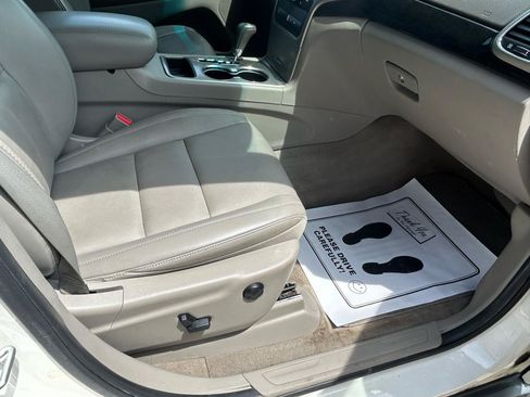 Used 2011 Jeep Grand Cherokee Laredo AWD/4WD image 12