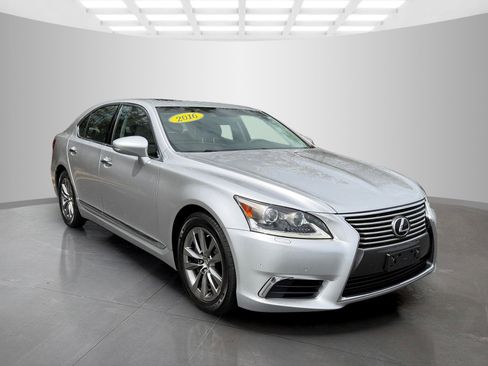 Used 2016 Lexus LS 460 AWD w/ Comfort Package image 5