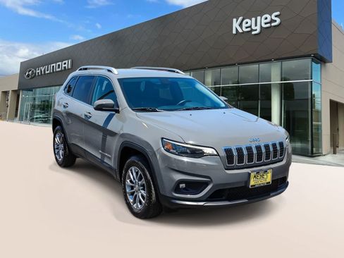 Used 2020 Jeep Cherokee Latitude Plus w/ Cold Weather Group AWD/4WD image 3
