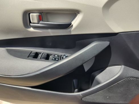 Used 2022 Toyota Corolla LE FWD image 21
