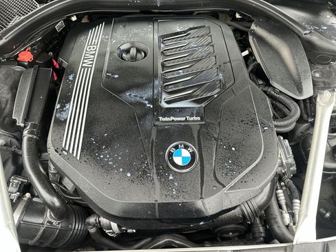 Used 2022 BMW 740i w/ Premium Package RWD image 17