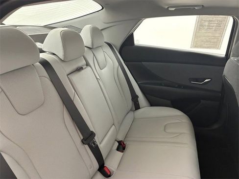 Used 2024 Hyundai Elantra Limited image 16