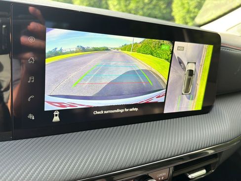 Used 2025 Nissan Kicks SR FWD image 24