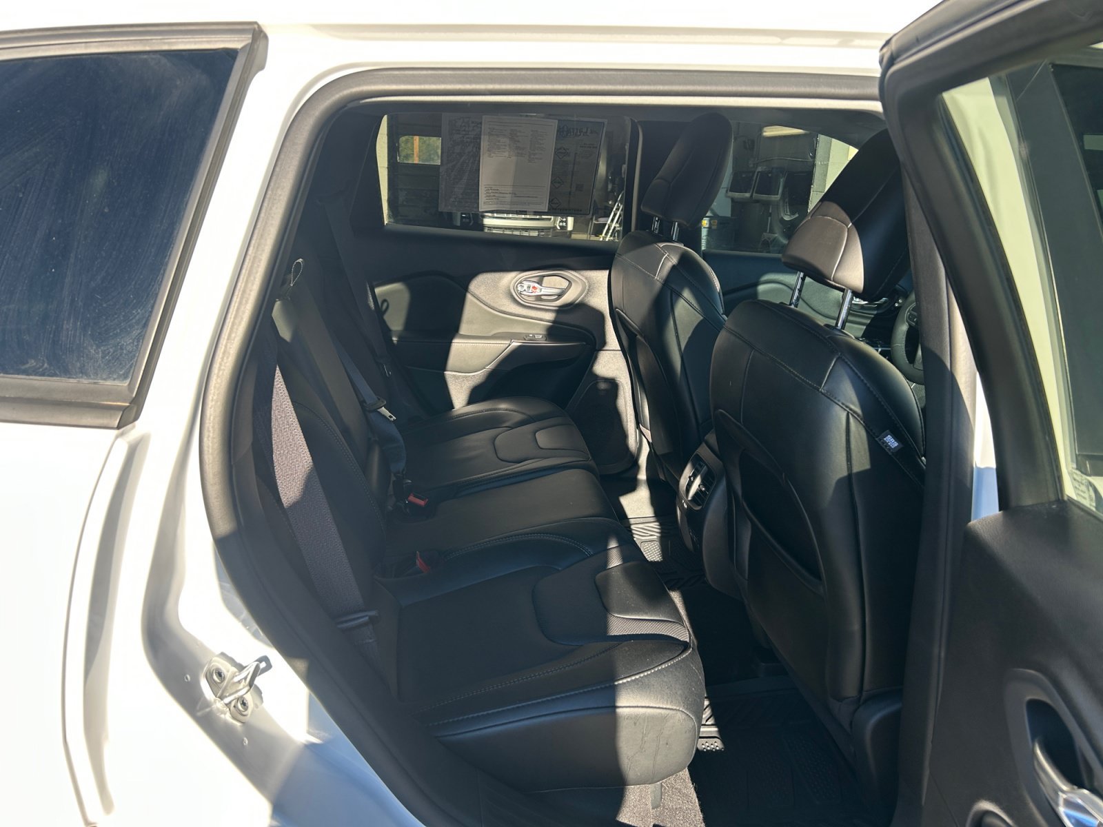 Used 2022 Jeep Cherokee Limited AWD/4WD image 30