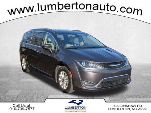 Used 2018 Chrysler Pacifica Touring-L Plus FWD image 1