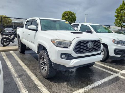 Used 2020 Toyota Tacoma TRD Sport image 3