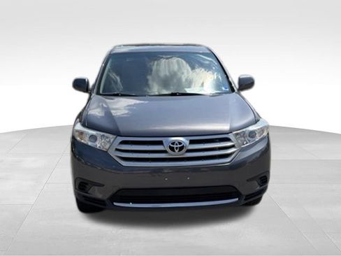 Used 2013 Toyota Highlander FWD w/ Cold Weather Pkg image 39