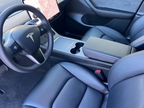 Used 2023 Tesla Model Y Long Range image 10