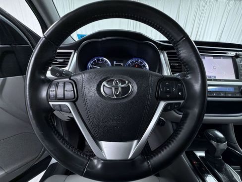 Used 2019 Toyota Highlander XLE AWD/4WD image 30
