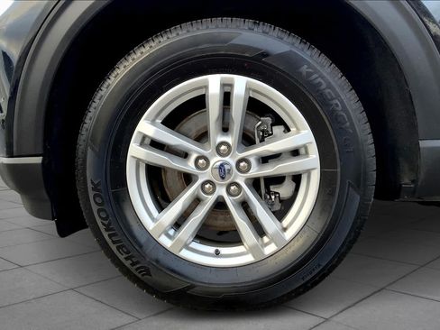 Used 2020 Ford Explorer XLT w/ Comfort Package AWD/4WD image 11