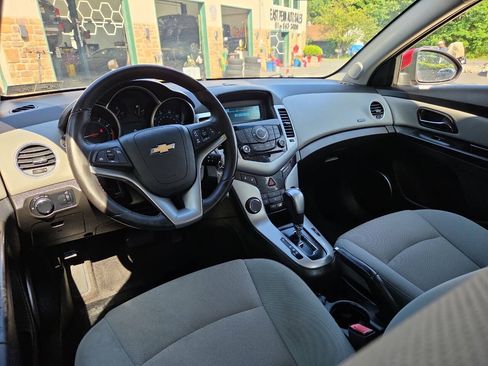 Used 2012 Chevrolet Cruze LT FWD image 14