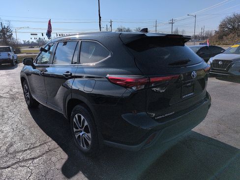 Used 2023 Toyota Highlander XLE image 5