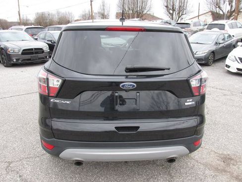 Used 2017 Ford Escape SE image 5
